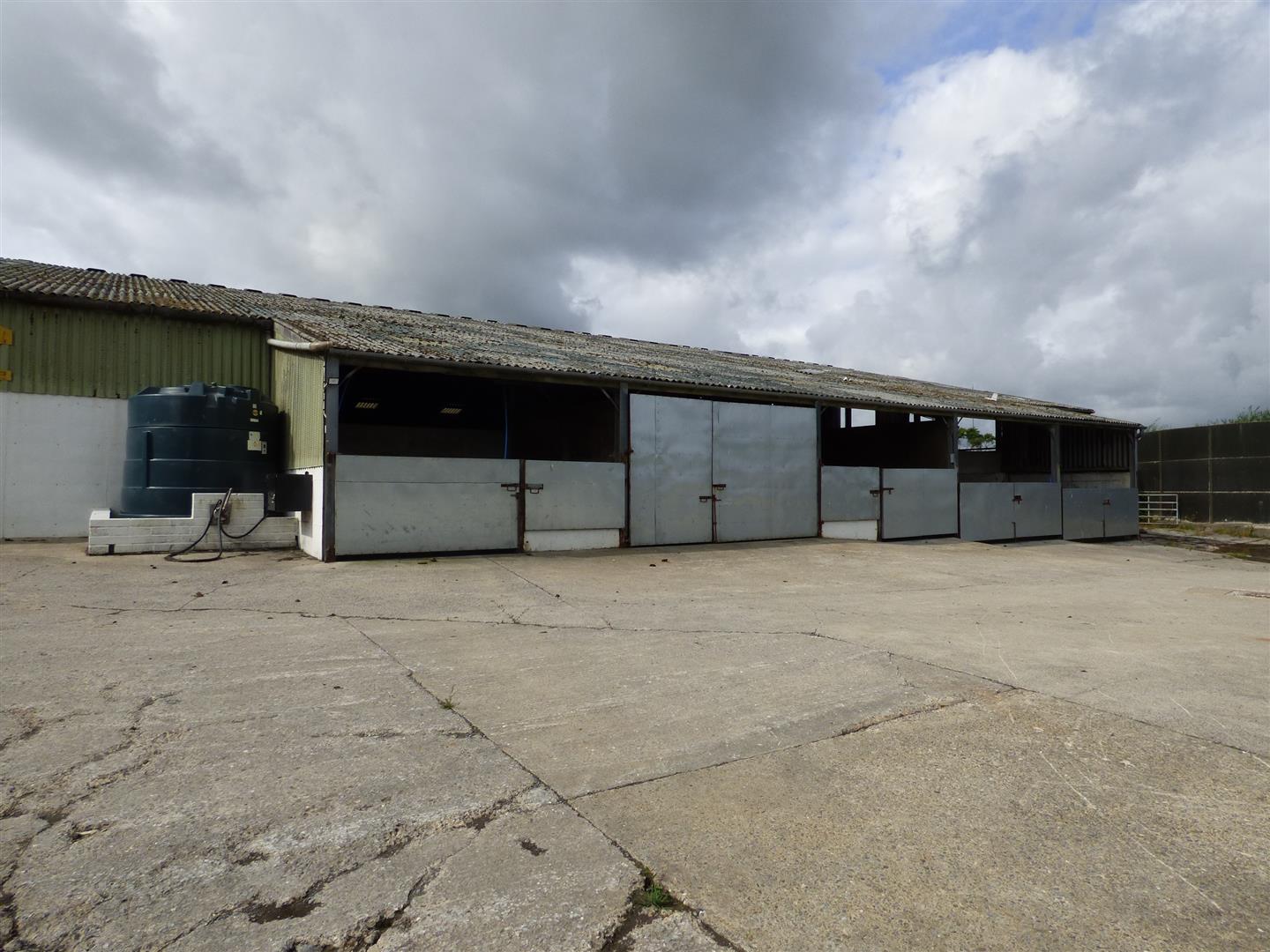 OPEN FRONTED CALF PENS